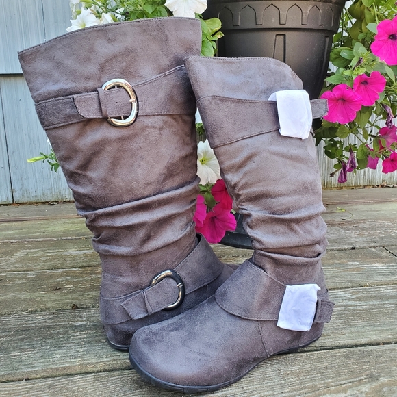 Grey Sueded Boots w/ Buckles ☆NIB☆ - Picture 2 of 5